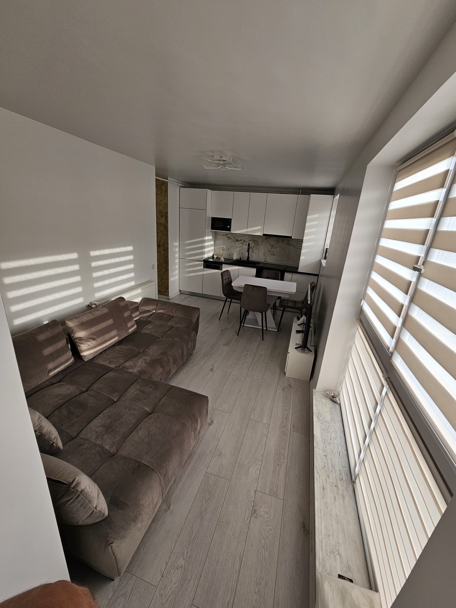 Inchiriez Apartament nou doua camere .2 parcari