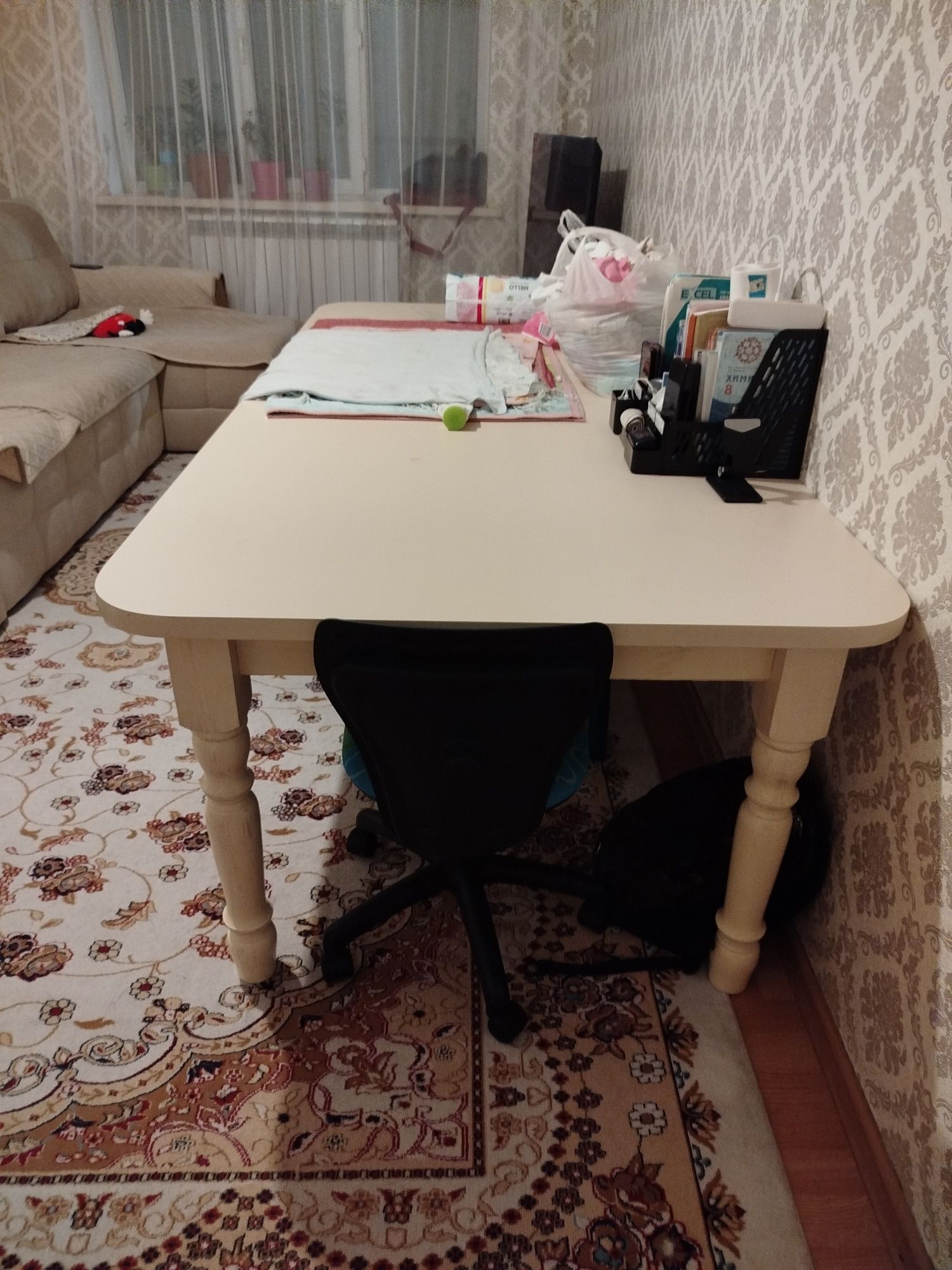 Продам стол для гостинной