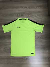 Tricou Nike culoare Lime(nu Adidas,Puma,Jordan,New Balance)