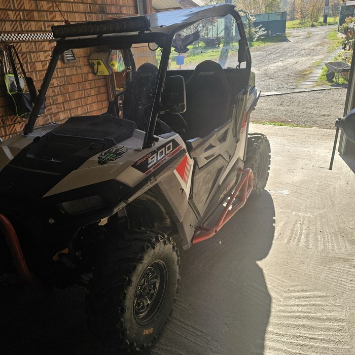 Vând polaris RZR900