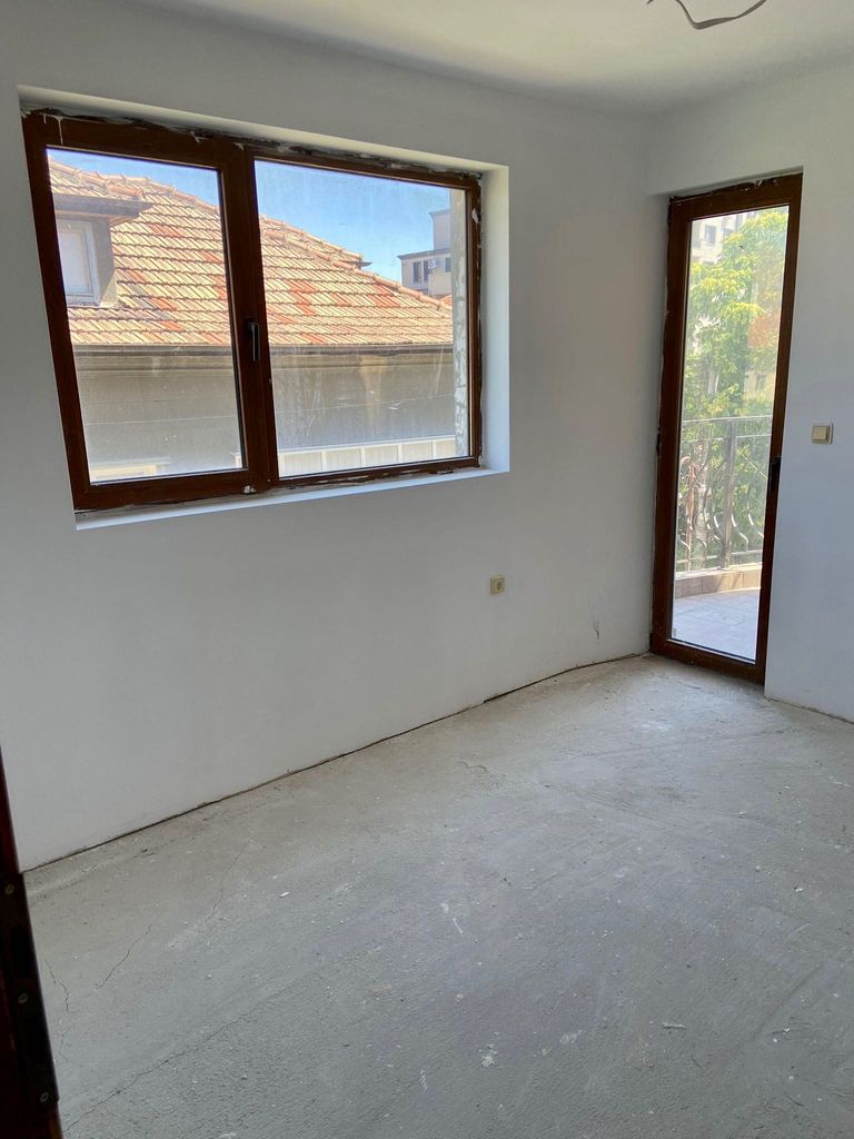 Продава се Тристаен апартамент в Казанлък - 84 кв.м за 1032 €/кв.м - Снимка #12