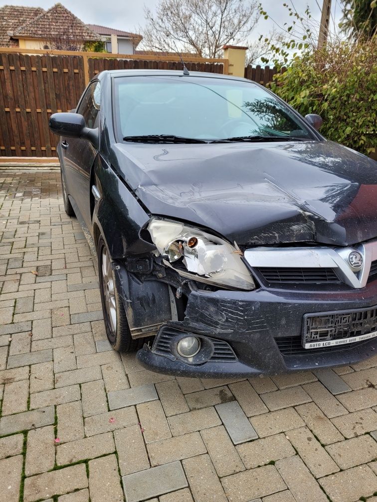 Vând Opel Tigra avariat
