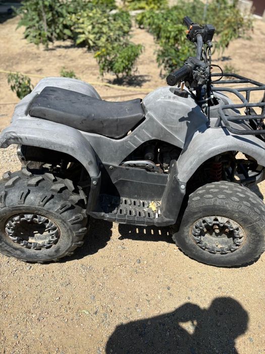 Vand doua atv-uri in stare buna de functionare