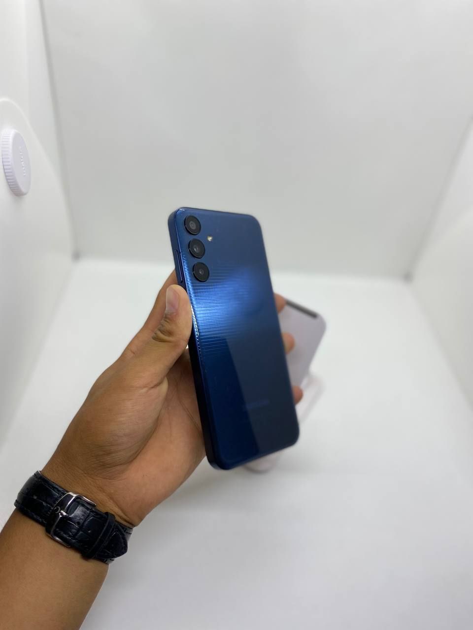 Samsung m15 sotiladi
