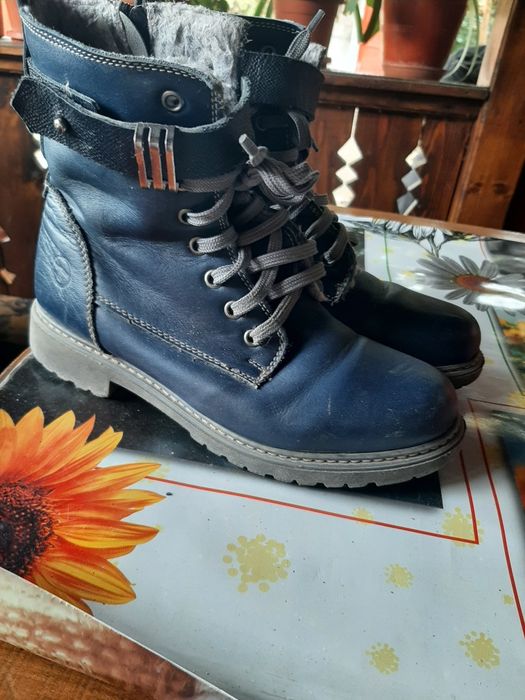 Vind ghete îmblănite  cu blana de oaie foarte călduroase