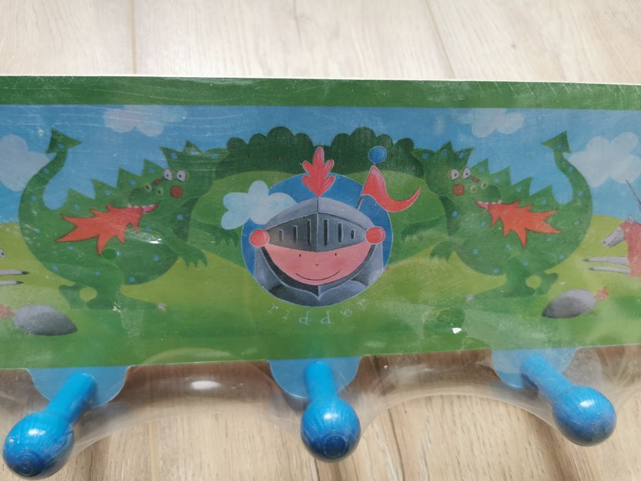 Cuier din lemn pentru copii