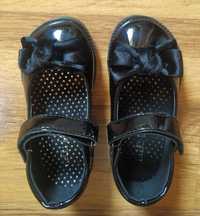 Черни лачени обувки момиче 24 номер