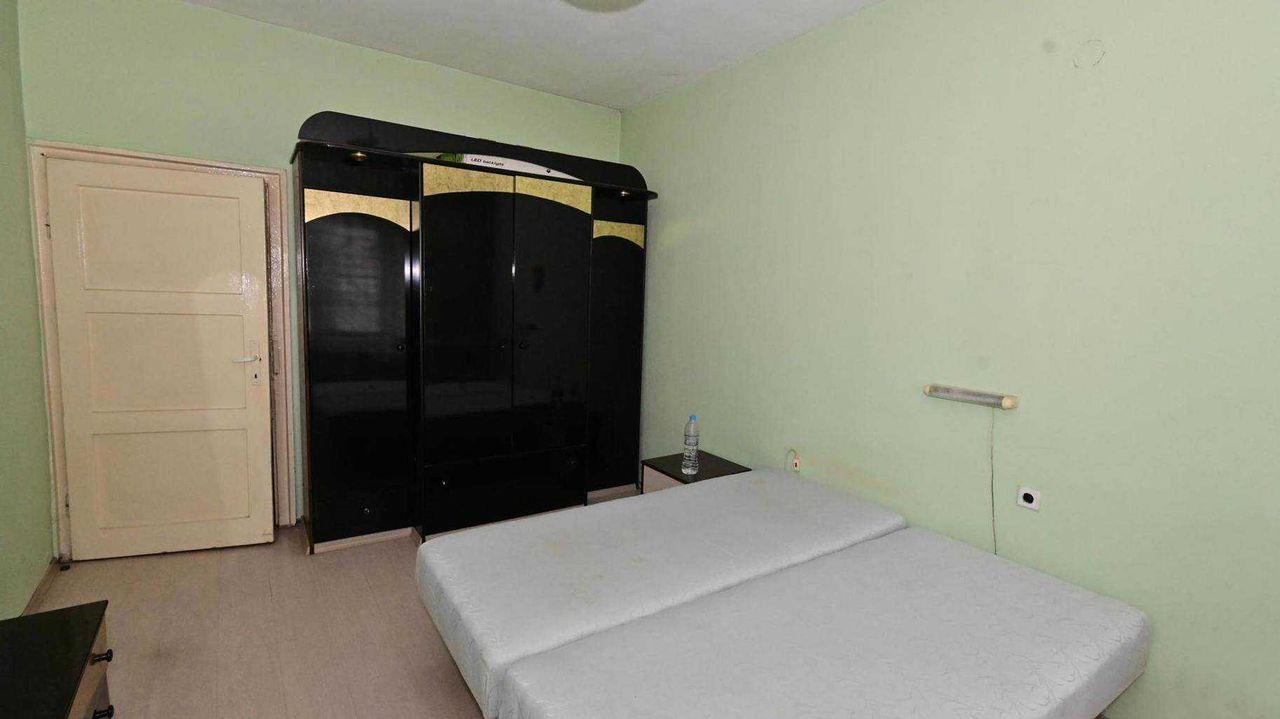 Продава се Тристаен апартамент в Перник, Център - 72 кв.м за 1237 €/кв.м - Снимка #6