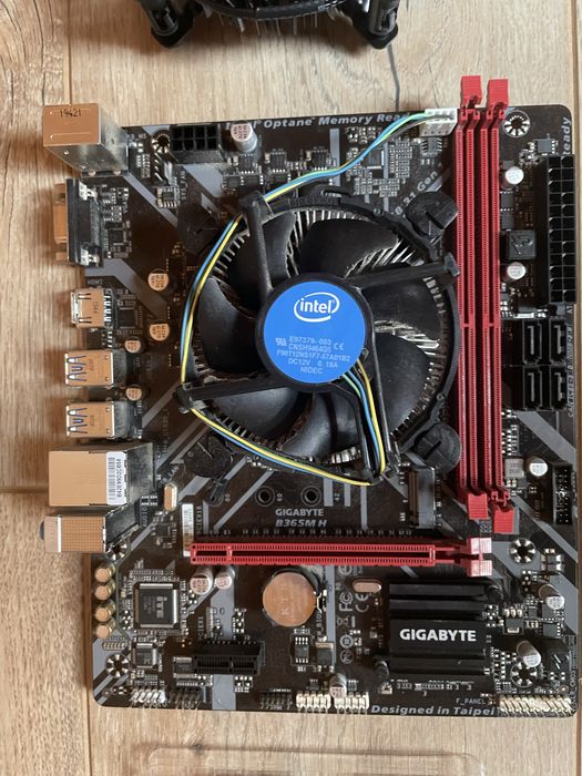 Placa de baza + procesor + 2x memorie ram + placa video