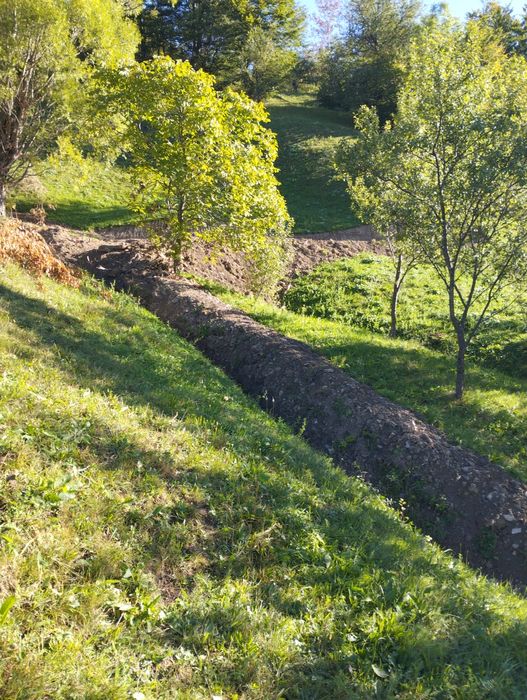 Minixcavator branșamente gaze, apă, curent electric, funda