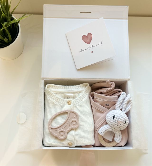 Подаръчни кутии и гардеробчета за новородени