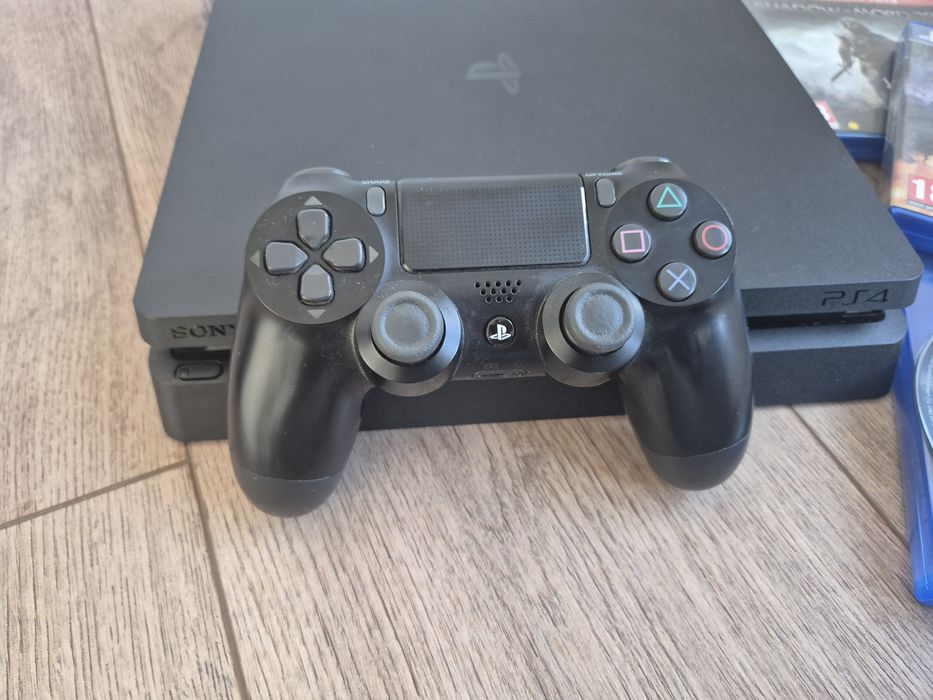 Consola Playstation 4 / PS4 Slim impecabil cu 3 jocuri