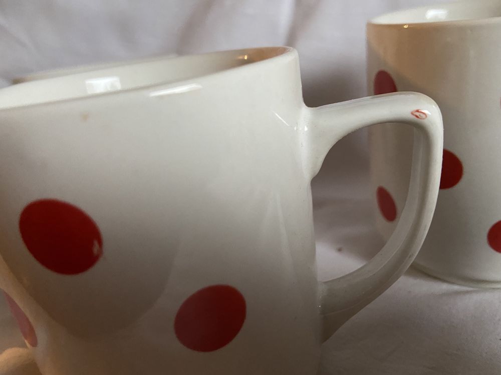 Комплект 6 бр. порцеланови чаши тип Mug, бели на червени точки, 280 мл