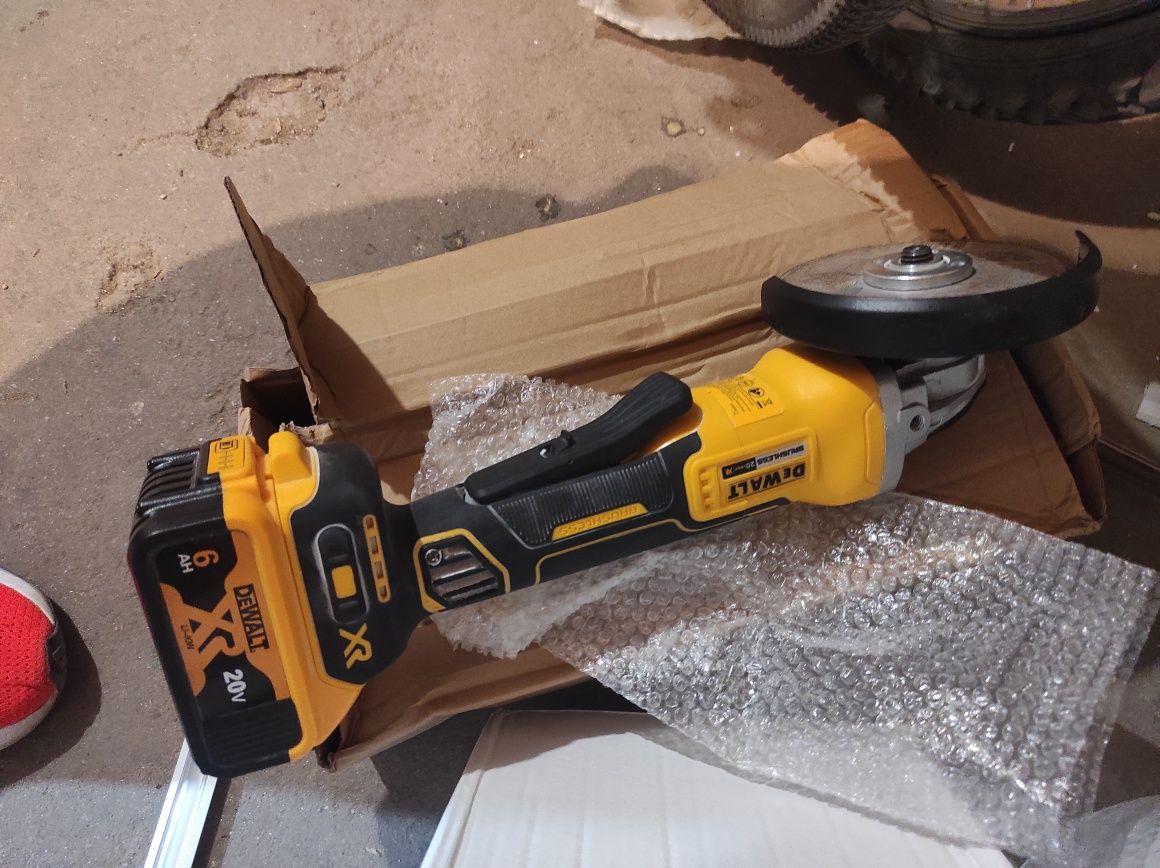 Ъглошлайф Dewalt 125 с батерия 6ah и зарядно