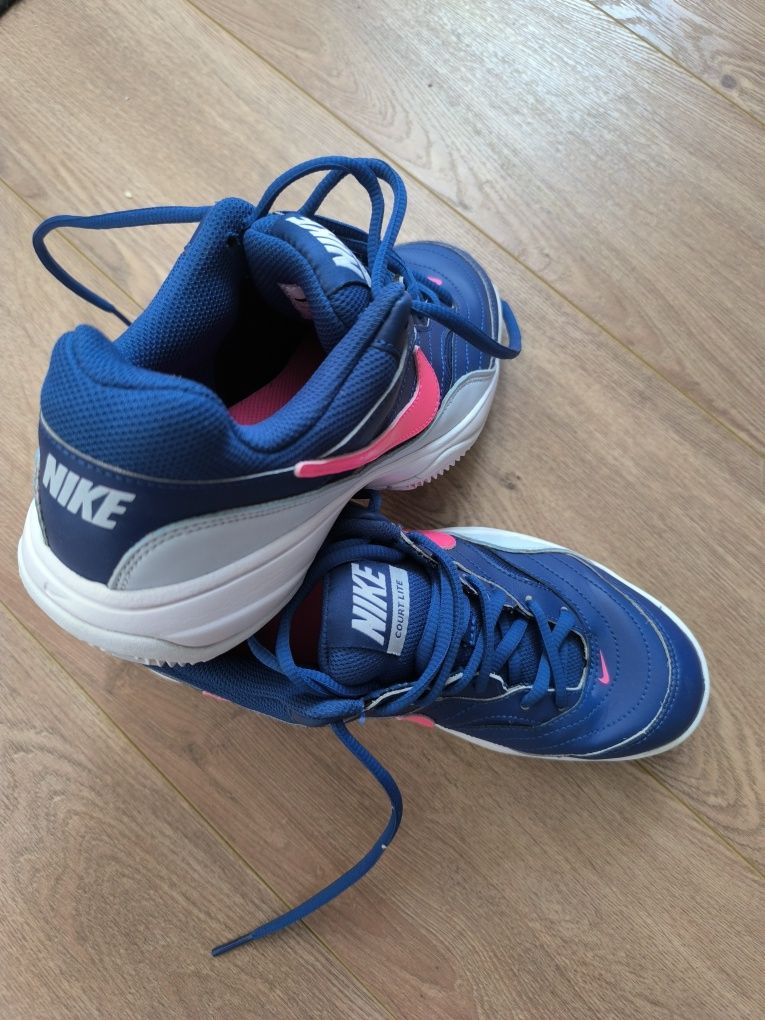 Nike, 38, за тенис или за кеф