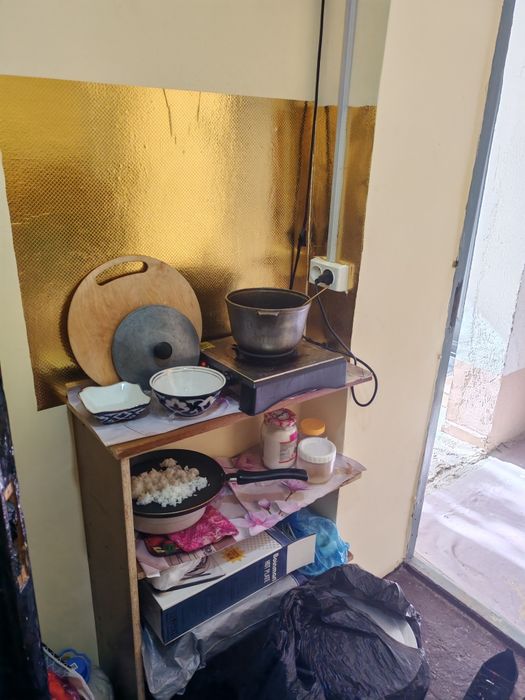 Срочно !!! Продаю 1 х ком квартиру  2 этаж бивший Обшижития  100%