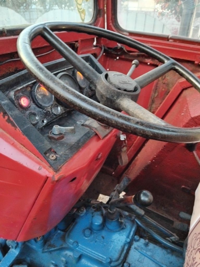 Vănd tractor u 445 cu plug cu tot
