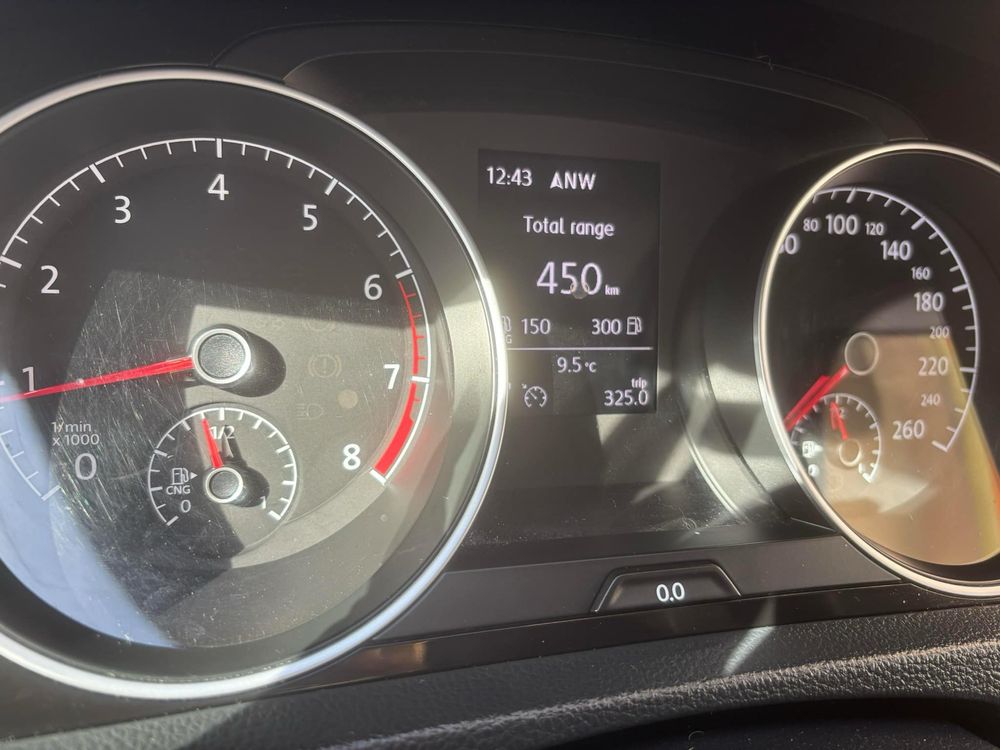 VW Golf 1.4 TGI топ състояние