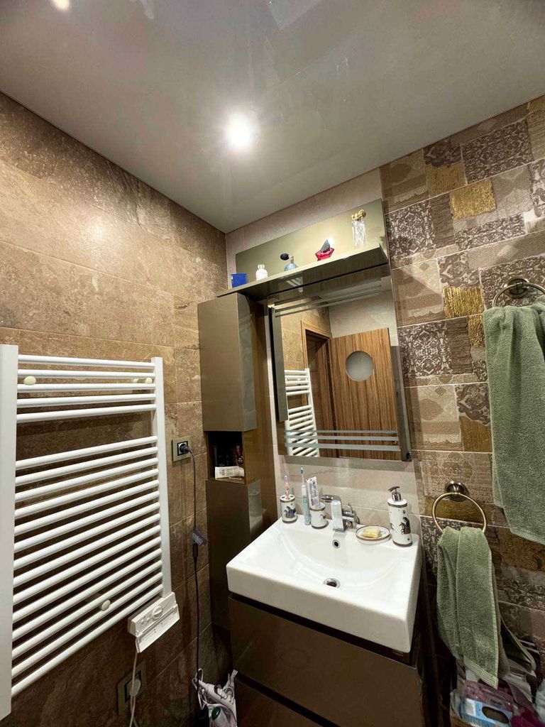Дава се под наем Двустаен апартамент в Бургас, Център - 80 кв.м за 1250 € - Снимка #9