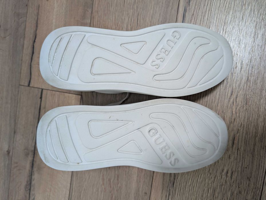 Adidasi guess albi
