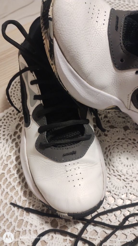 41 маратонки Under Armour