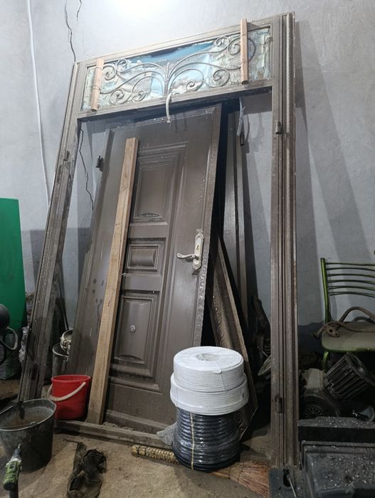 Темир эшик сотилади холати ажойиб ало даражада