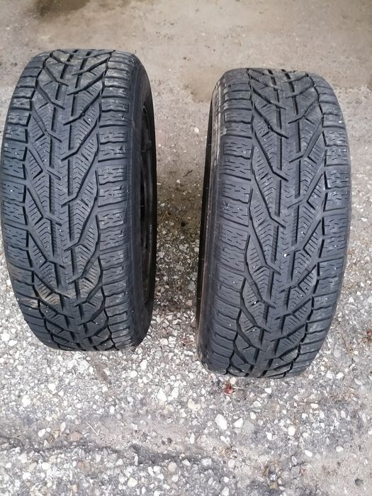 Зимни гуми 4бр. (много ЗАПАЗЕНИ) 215/55/16