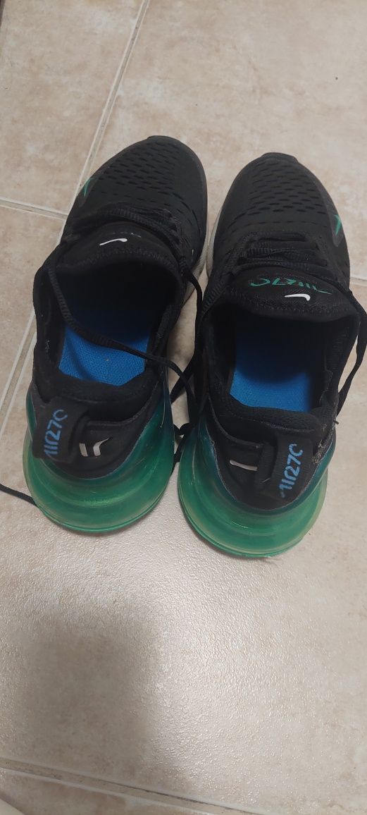 Маратонки  Nike air 270