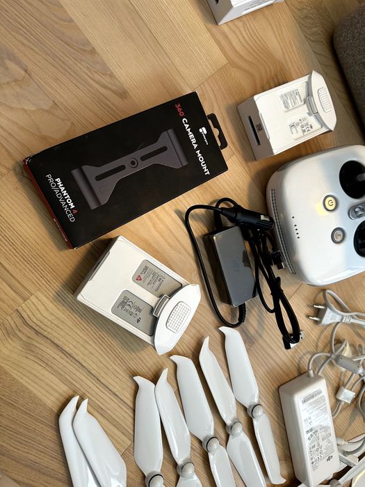 Drona dji Phantom 4 Pro+ V2 Full cutie + multe accesorii