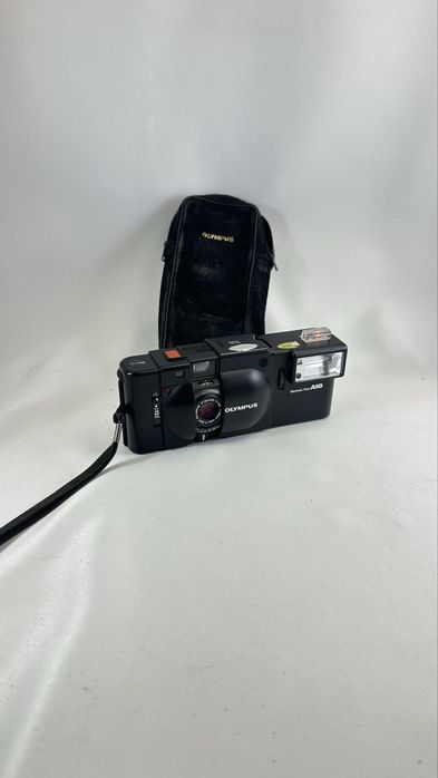 Olympus XA rangefinder aparat foto pe film analog vechi vintage