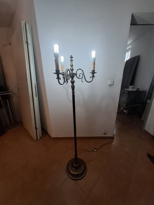 Lampadare din lemn