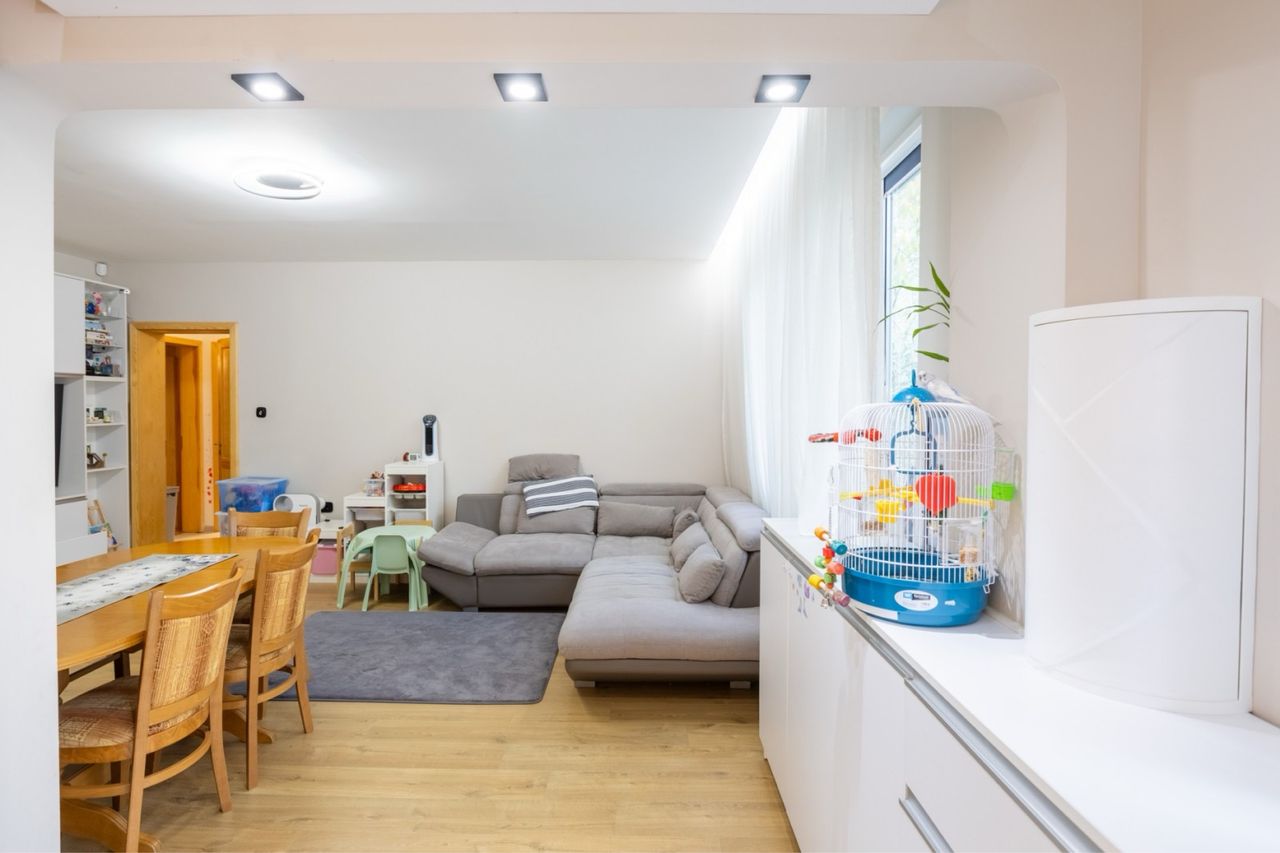 Продава се Тристаен апартамент в София, Славия - 90 кв.м за 3000 €/кв.м - Снимка #1