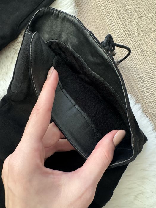 Черни велурени чизми