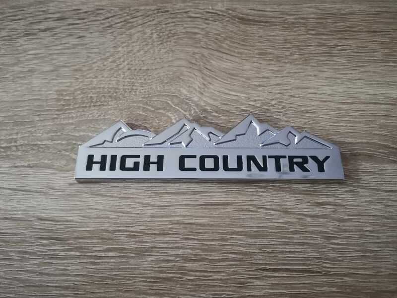 Chevy Jeep High Country сребриста с черно емблема