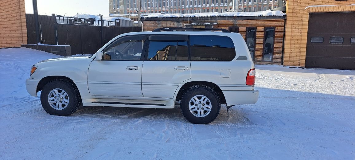 На разбор Lexus LX470