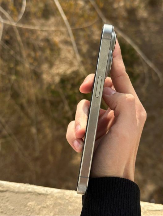 iPhone 15 pro 12/256