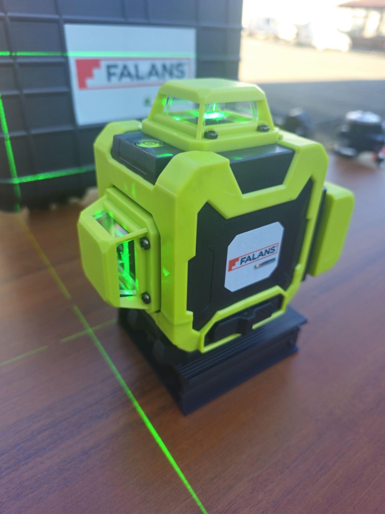 НОВ 4D Лазерен нивелир Falans 16 линии подарък батерия