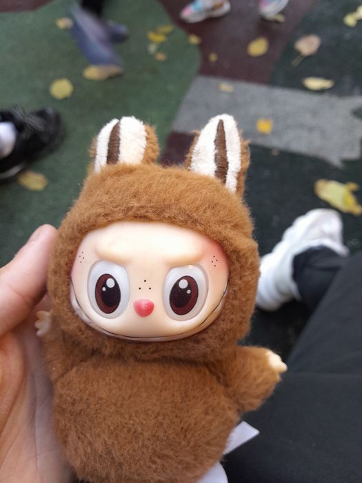 Labubu pop mart vând urgent