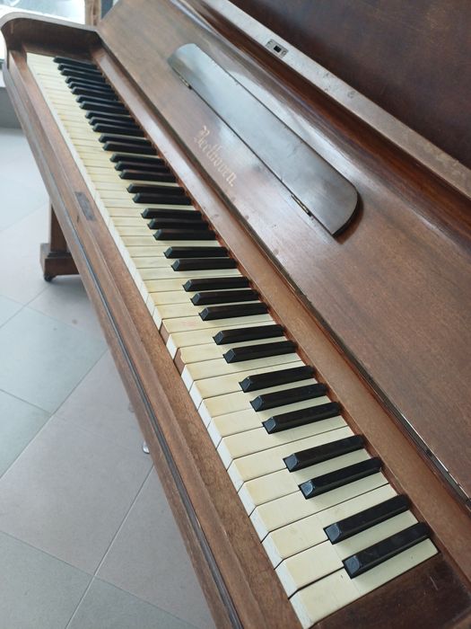 Старо американско пиано "Beethoven"