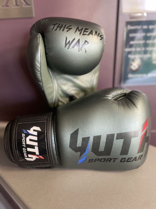 Ръкавици за бойни спортове