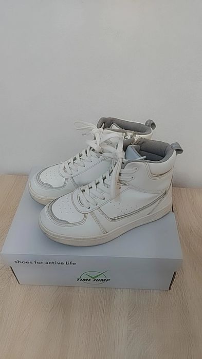 Отдам Новые Брендовые обувь на Девочку 30-31-32размер