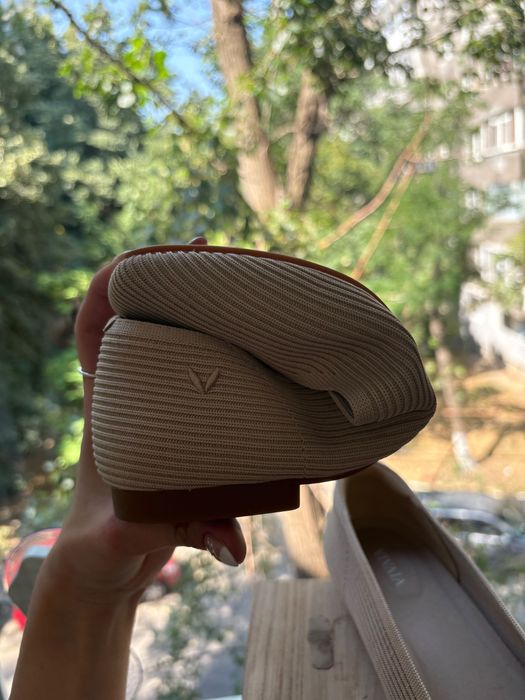 Balerini VIVAIA – Almond  Square-Toe V-Cut – Mărimea 37.5