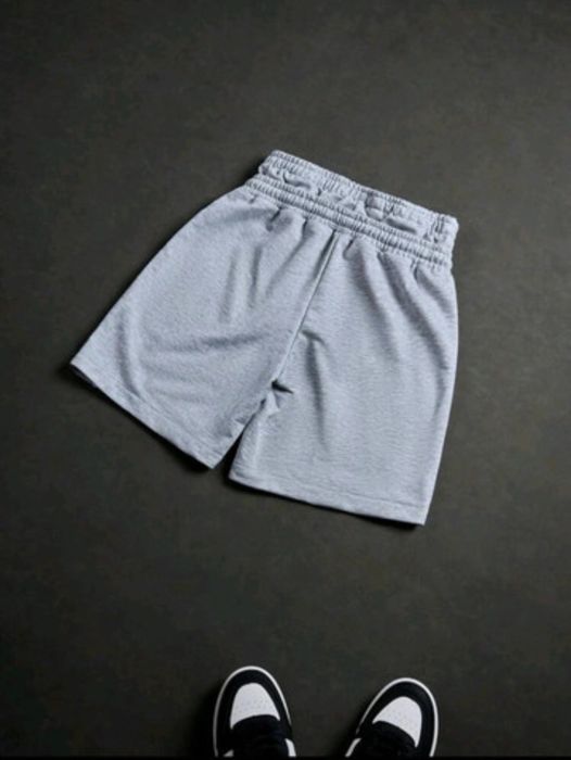 Pantaloni scurți la moda