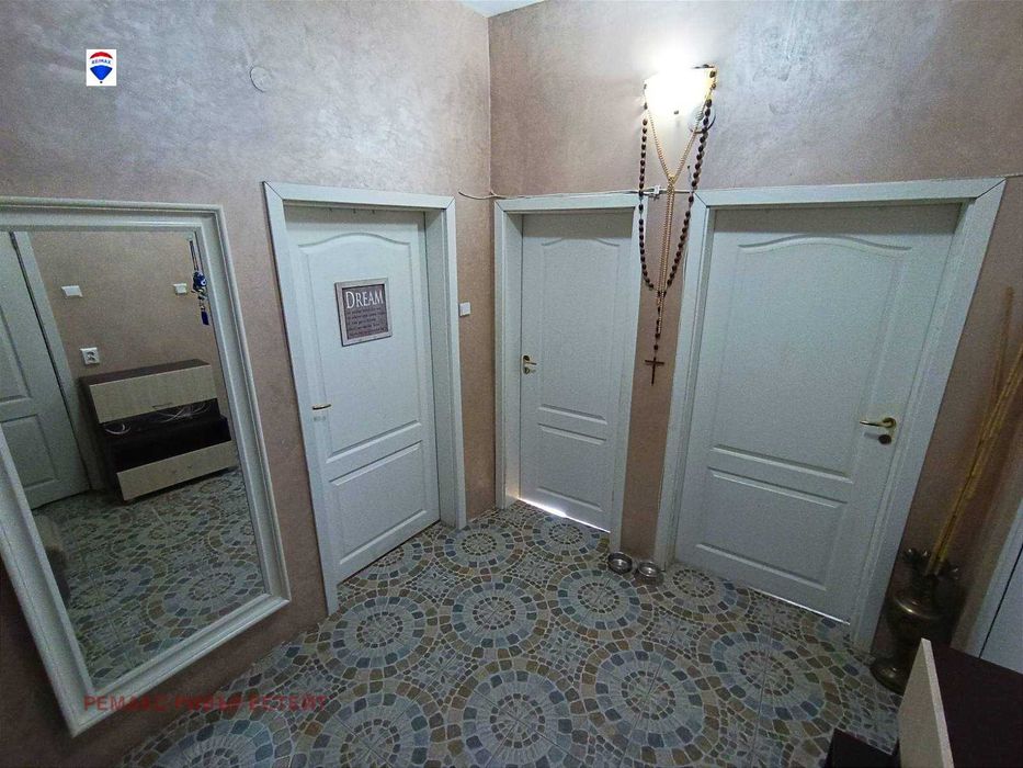Продава се Двустаен апартамент в Русе, Център - 67 кв.м за 2238 €/кв.м - Снимка #2