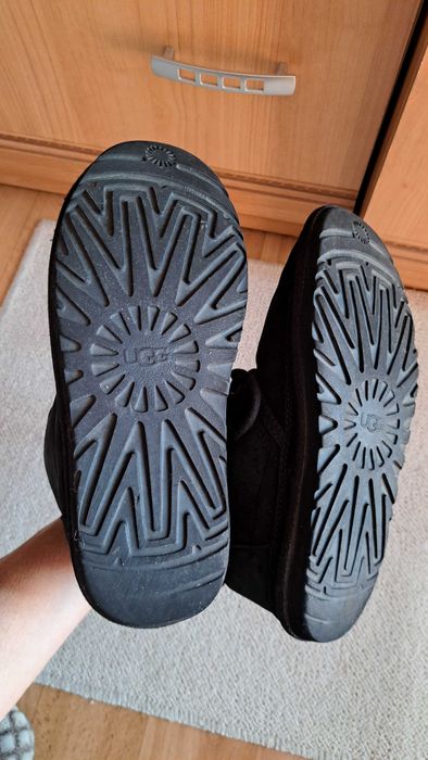 Обувки велур ,черни UGG 38 номер