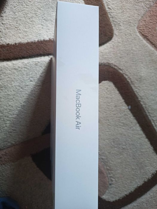 Продавам Macbook Air 13 Нов неотворен