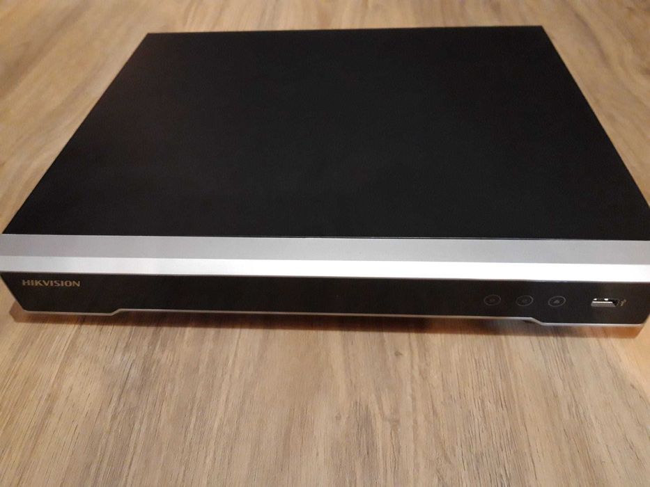 NVR 8 canale Hikvision DS-7608NI-I2, rezolutie 4K UltraHD
