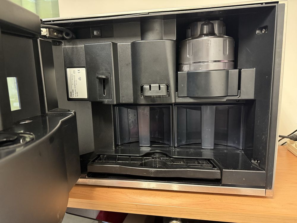 Кафеавтомат Miele CVA 2650 Nespresso