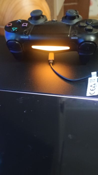 Ps 4 slim   vând sau schimb  uitate in descriere