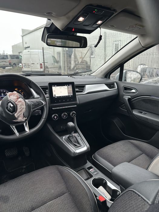 Renault Captur 2023 1.4 BENZINA HYBRID AUTOMAT usor avariat / lovit